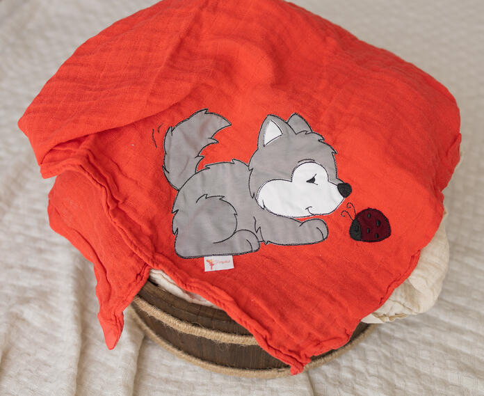 Nuschi rot Wolf mit Käfer 40.- Nuschi rot Wolf mit Käfer 40.-