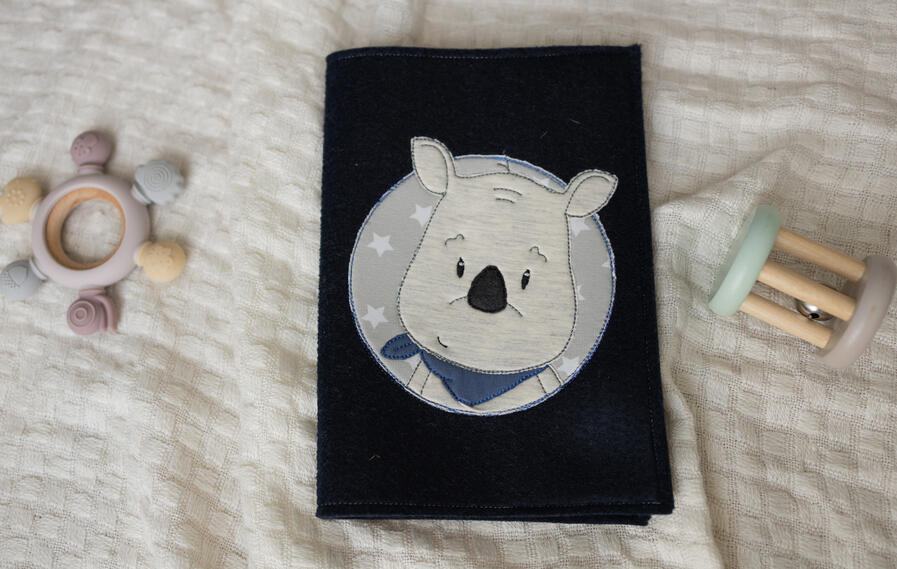 Gesundheitshefthülle Nashorn Button 39.- Gesundheitshefthülle Nashorn Button 39.-
