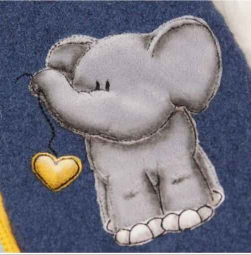 Elefant Vorderseite mit Herz Elefant Vorderseite mit Herz